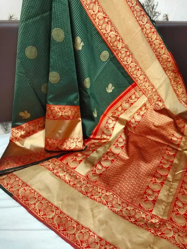 Green_Embellished_Banarasi_Jacquard_Saree_(Green)